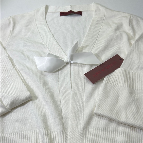 Elegant Women's V-Neck Sweater in Cream - Picture 16 of 16